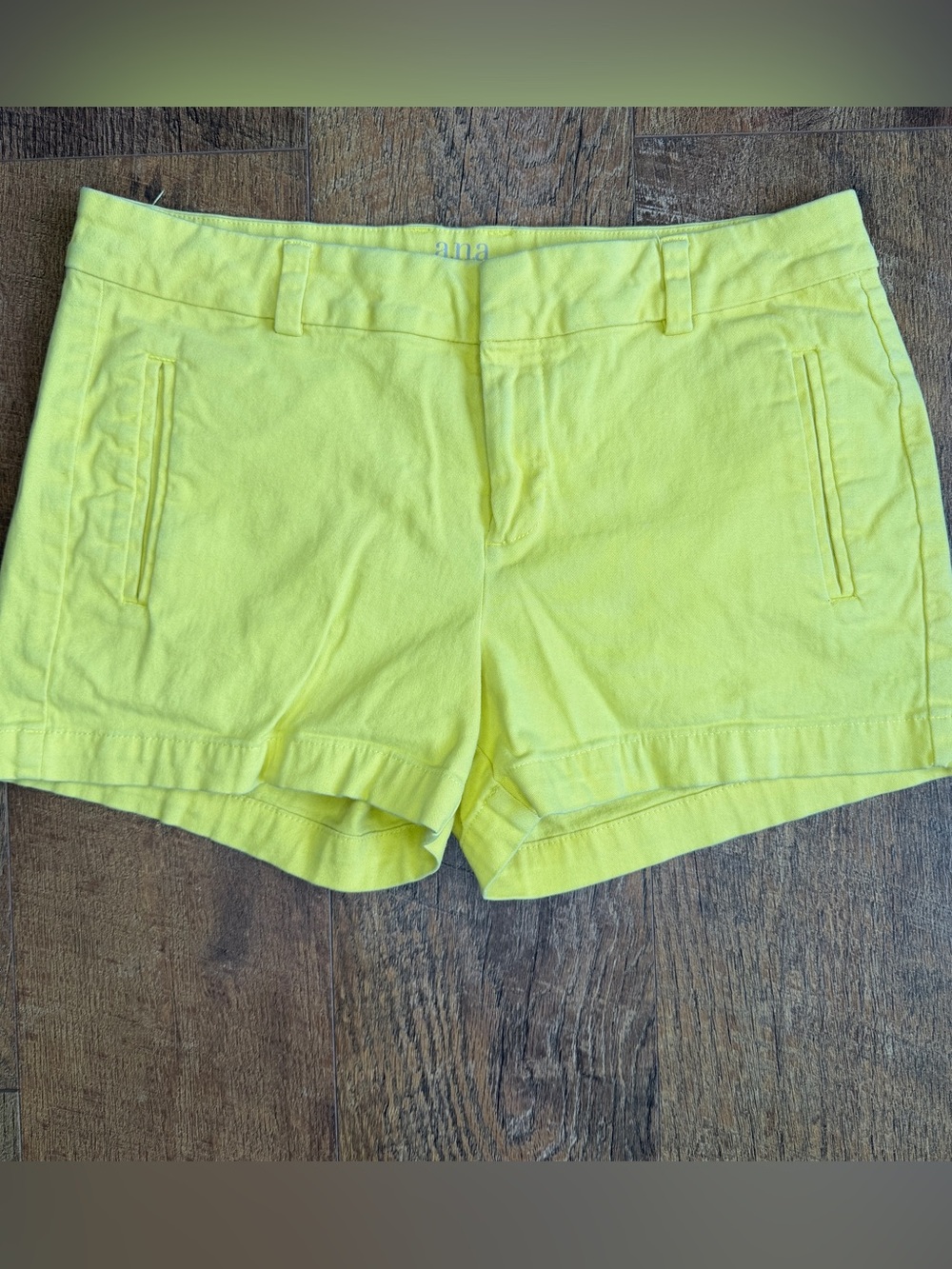 Ana Women’s Twill Shorty Shorts Pockets Zip and Latch Yellow Size 4